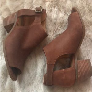 Lucky Cut-Out Sandal